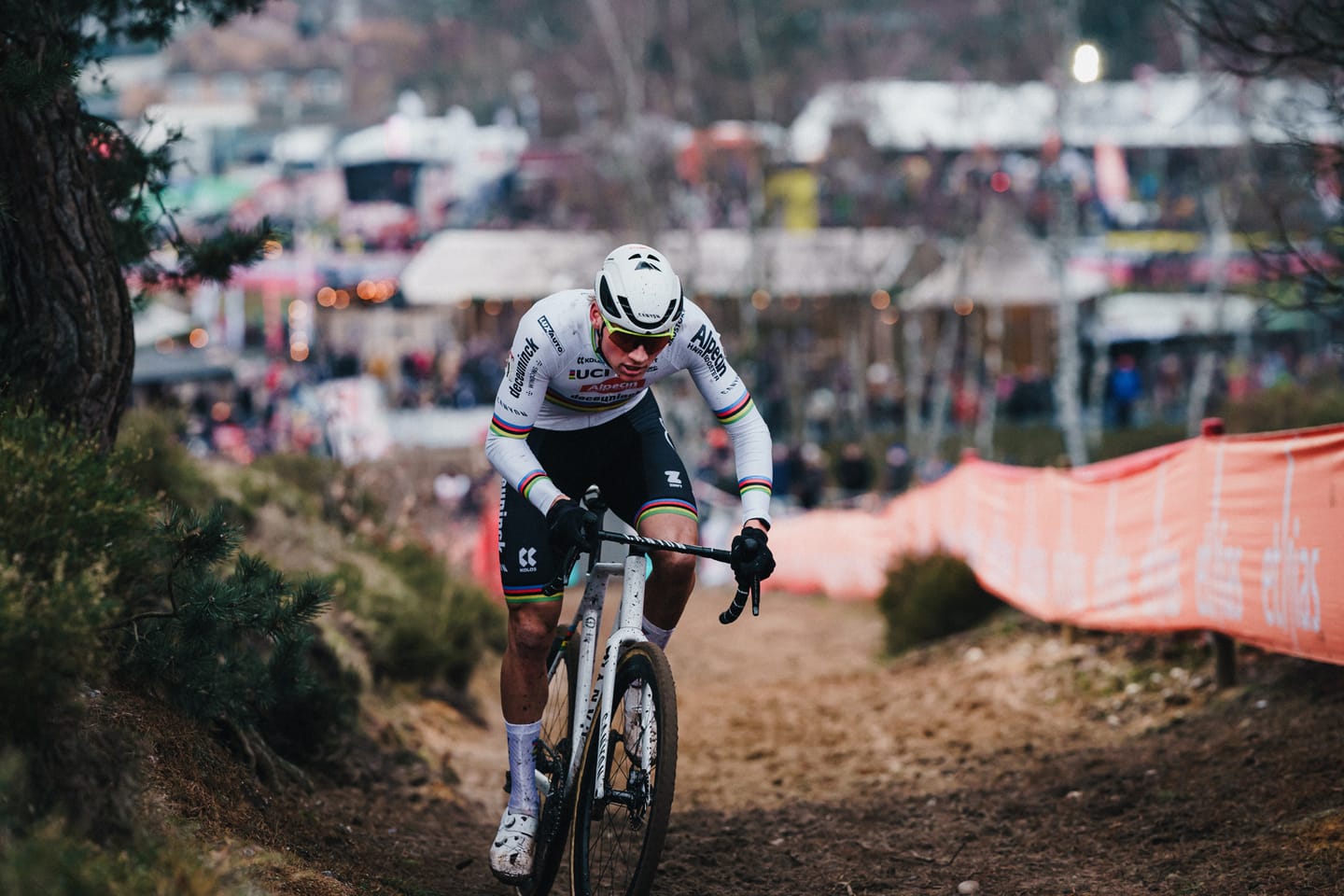 Van der Poel Maintains Perfect Season with Commanding Zonhoven Victory