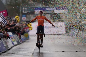 FLASH NEWS: Mathieu van der Poel wins 8th Cyclocross World Title